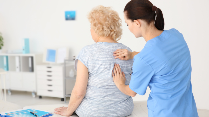  Vem som får rätt behandling vid osteoporos är i många fall ett lotteri, säger Anna Spångeus är docent och specialistläkare. Foto: Shutterstock